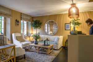 Hotels Hotel Traiteur Les Ormes, The Originals Relais : photos des chambres