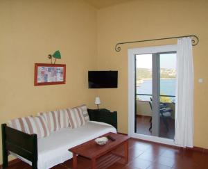Two-Bedroom Apartment - Split Level (5 Adults) room in The Yellow Houses
