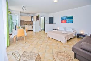 HVAR apartments 8 min to the beach