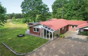Three-Bedroom Holiday Home In Hejnsvig - Hejnsvig