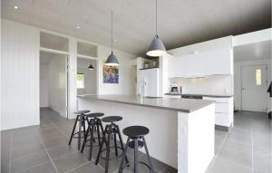 Six-Bedroom Holiday Home In Ebeltoft