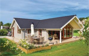 3 Bedroom Beautiful Home In Humble - 5hvězdičkové hotely ve městě Humble