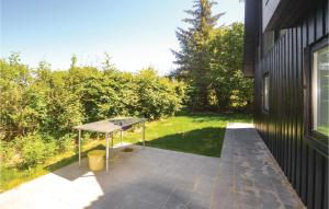 6 Bedroom Stunning Home In Grenaa