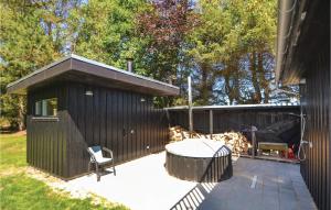 6 Bedroom Stunning Home In Grenaa