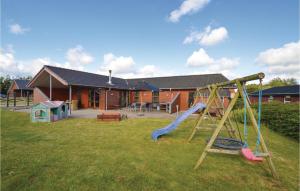 Three-Bedroom Holiday Home In Vinderup
