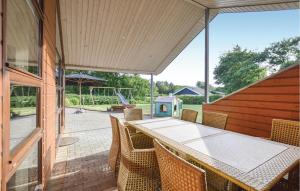Three-Bedroom Holiday Home In Vinderup