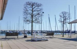 Beautiful Apartment In Charlottenlund