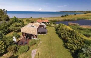 Two-Bedroom Holiday Home In Farevejle - 福勒瓦伊勒
