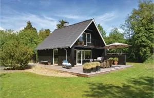 Three-Bedroom Holiday Home In Blavand - Sjælborg