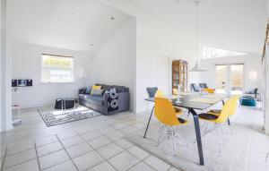 Two-Bedroom Holiday Home In Farevejle