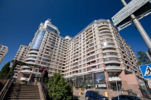 3к з підземним паркінгом в ЖК Дипломат Холл