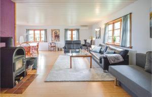 Two-Bedroom Holiday Home In Torrig L