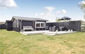 Three-Bedroom Holiday Home In Juelsminde - Åstrup