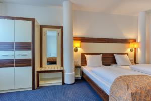 Accessible Family Room room in Centro Hotel Celler Tor