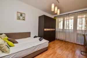 Cappuccino Apartment with Balcony and FREE PARKING