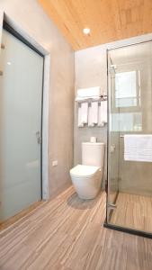 Phòng gia đình với phòng tắm riêng. (Family Room with Private Bathroom)