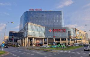 4 star Отель Hotel Rzeszów Жешув Польша