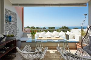 Three Bedroom Apartment with Sea View room in Luxury Sea View