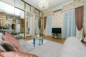 Stylish two-level flat 2 min from Khreschatyk