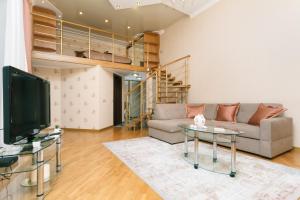 Stylish two-level flat 2 min from Khreschatyk