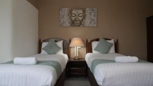 Twin Room room in The Broadway Hotel