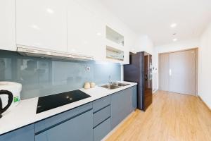 Sunshine Balcony Apartment in VINHOMES METROPOLIS near Lotte Hanoi