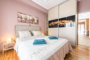 Stylish Luxury Apartment near Acropolis at Neos Kosmos metro station