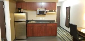 Super 8 by Wyndham Brandon MB