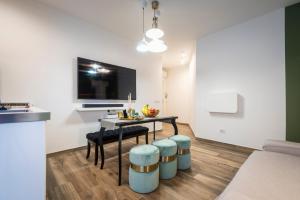 Alga 5-Star Boutique Apartment Steps from the Sea