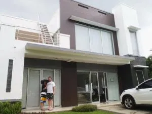 Villa Kaca - 卡里塔