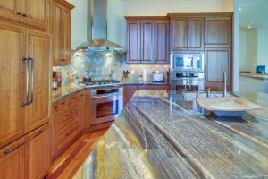 Legends - Simply Perfect Elkhorn Retreat