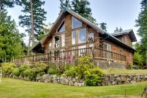 Log Home on Lopez-Spencer Spit - Islandale