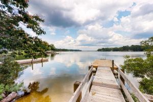 Two Bedroom House room in Rocky Creek Cabins A & B