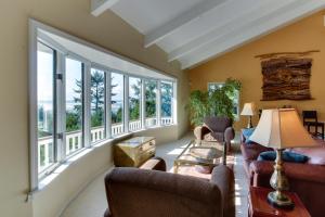 Four Bedroom House room in Hidden Luxury Beachfront Estate