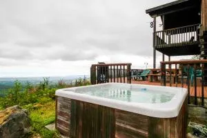 Port Angeles Blue Mountain Lodge with Bunkhouse - King Hill