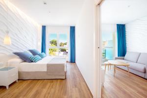 One-Bedroom Apartment with bathroom for disabled room in Alcossebre Sea Experience