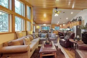 Hilltop Hideout - شيفير ليك