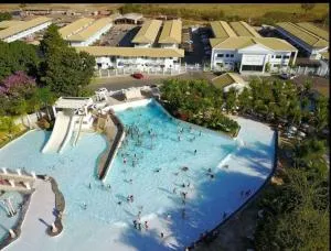 PISCINAS 24 HORAS NO LACQUA em CALDAS NOVAS - كالدس نوفاس