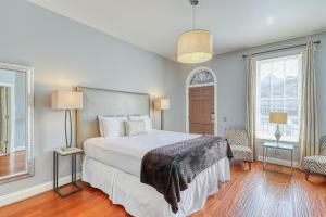 Savannah Lez Frederick: Premier