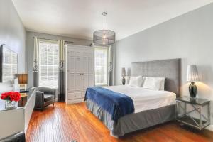 Savannah Lez Frederick