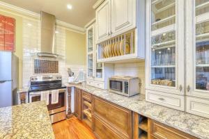 Savannah Lez Frederick