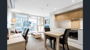 Hi 5 star luxury Adelaide City Apartment