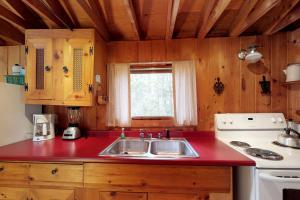 Moosehead Memories + Sandbar Cabin