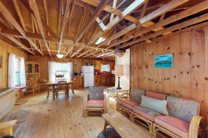 Moosehead Memories + Sandbar Cabin