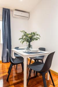 Waou Anton Martin II - Alquiler Corta Duración