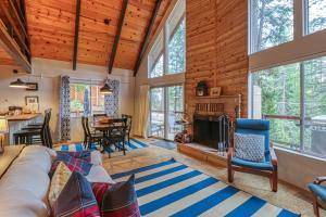 Two Bedroom House room in A Treehouse