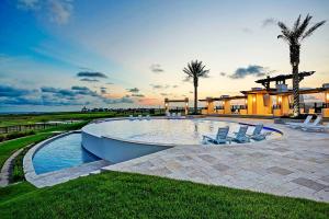 Four Bedroom House room in Paradise By The Sea