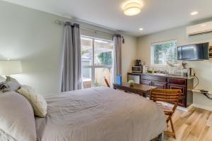 Mercer Island- Mt Saint Helens Room