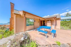 Two Bedroom House room in Ghost Hole View