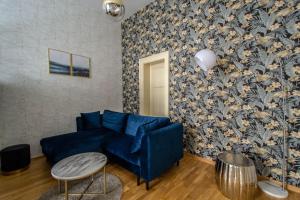 Design 3BDR Apartment in residence, FREE PARKING